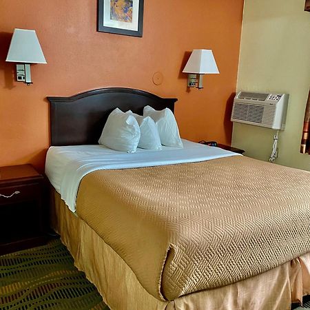 Travelodge By Wyndham La Porte/Michigan City Area Экстерьер фото