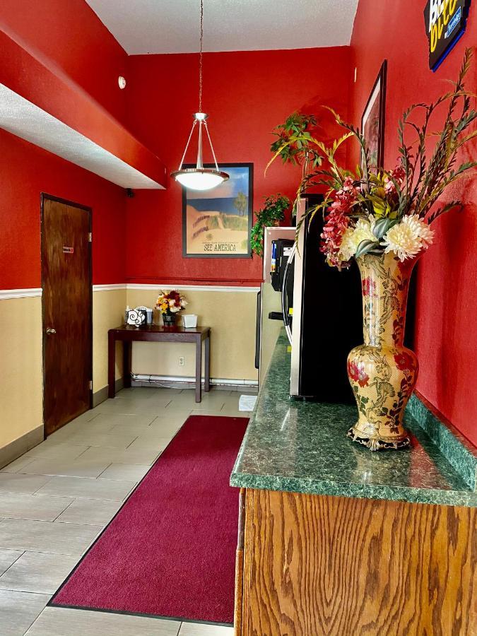 Travelodge By Wyndham La Porte/Michigan City Area Экстерьер фото