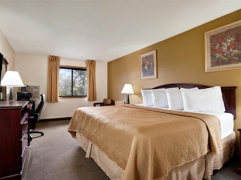 Travelodge By Wyndham La Porte/Michigan City Area Экстерьер фото