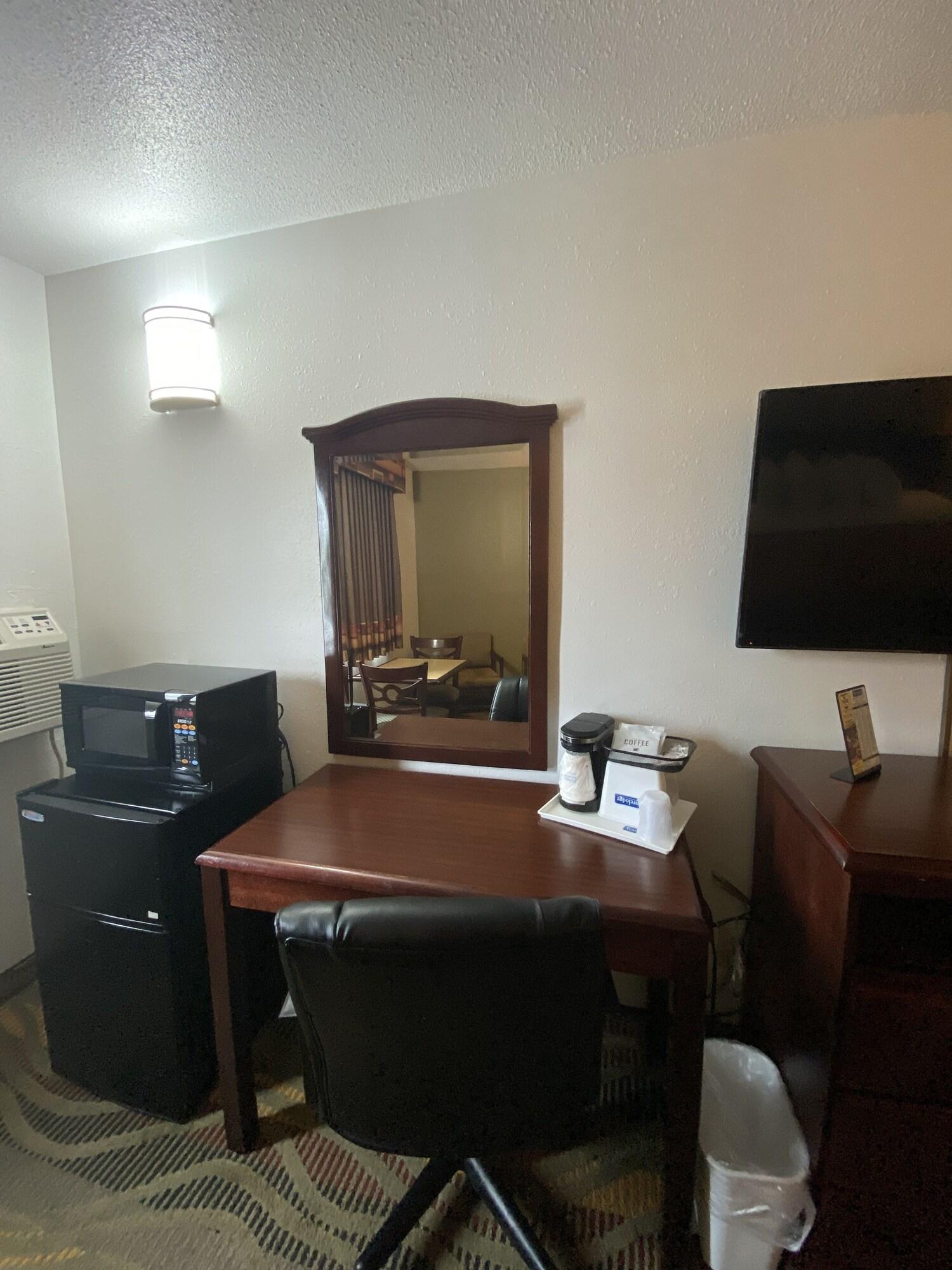 Travelodge By Wyndham La Porte/Michigan City Area Экстерьер фото