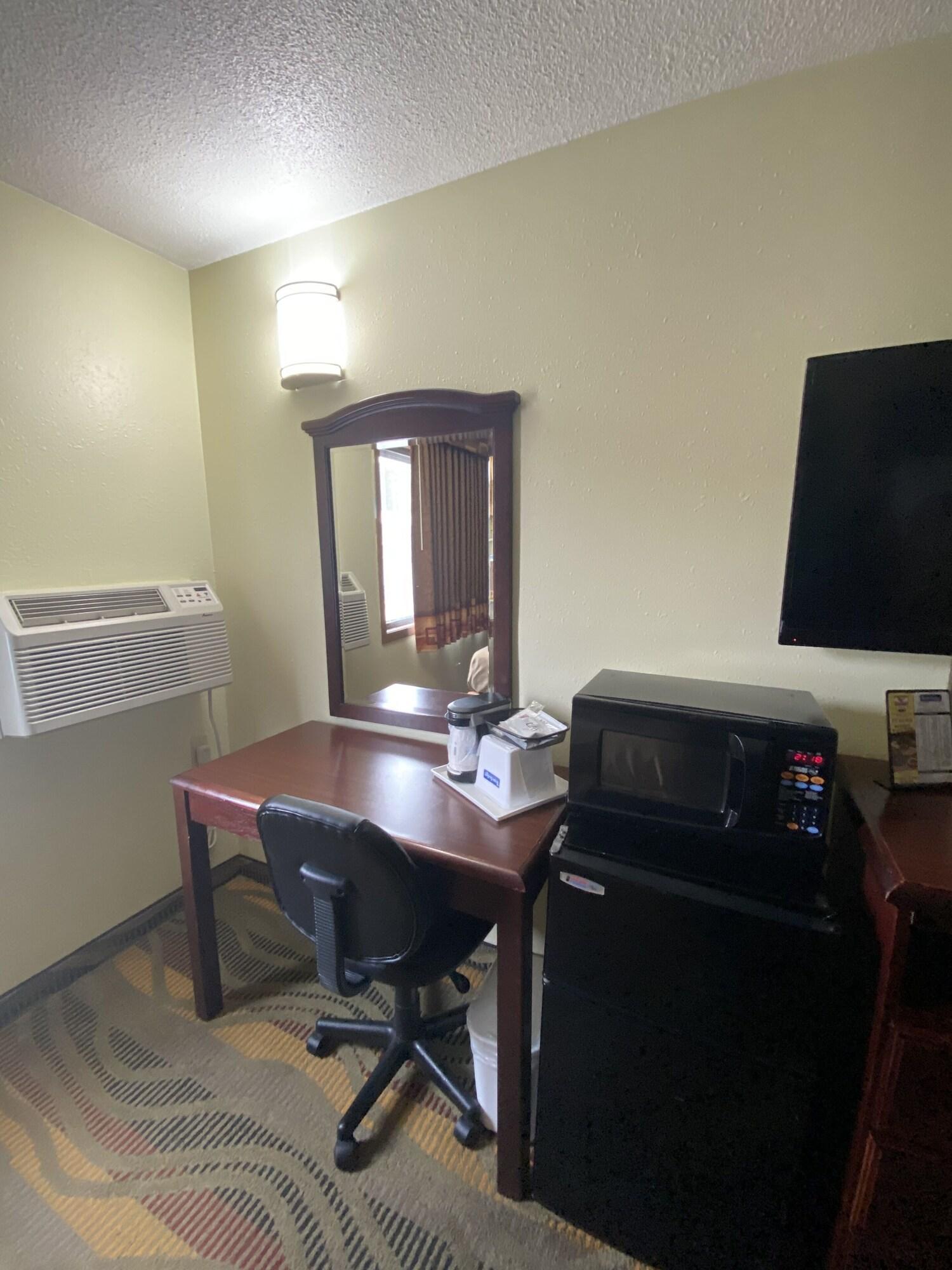 Travelodge By Wyndham La Porte/Michigan City Area Экстерьер фото