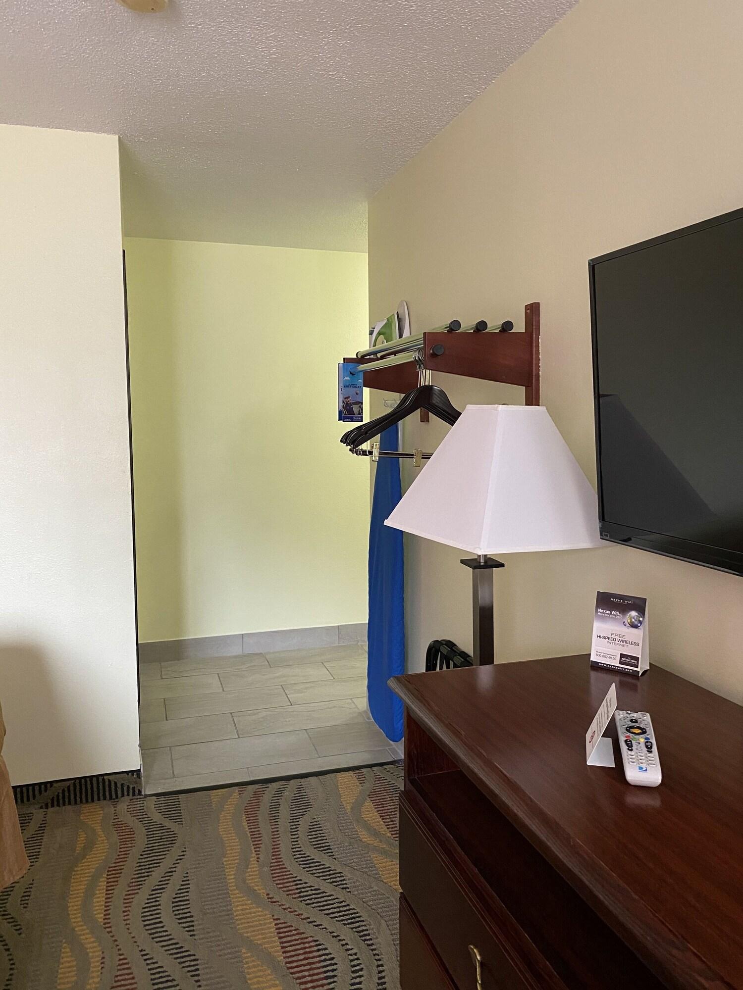 Travelodge By Wyndham La Porte/Michigan City Area Экстерьер фото