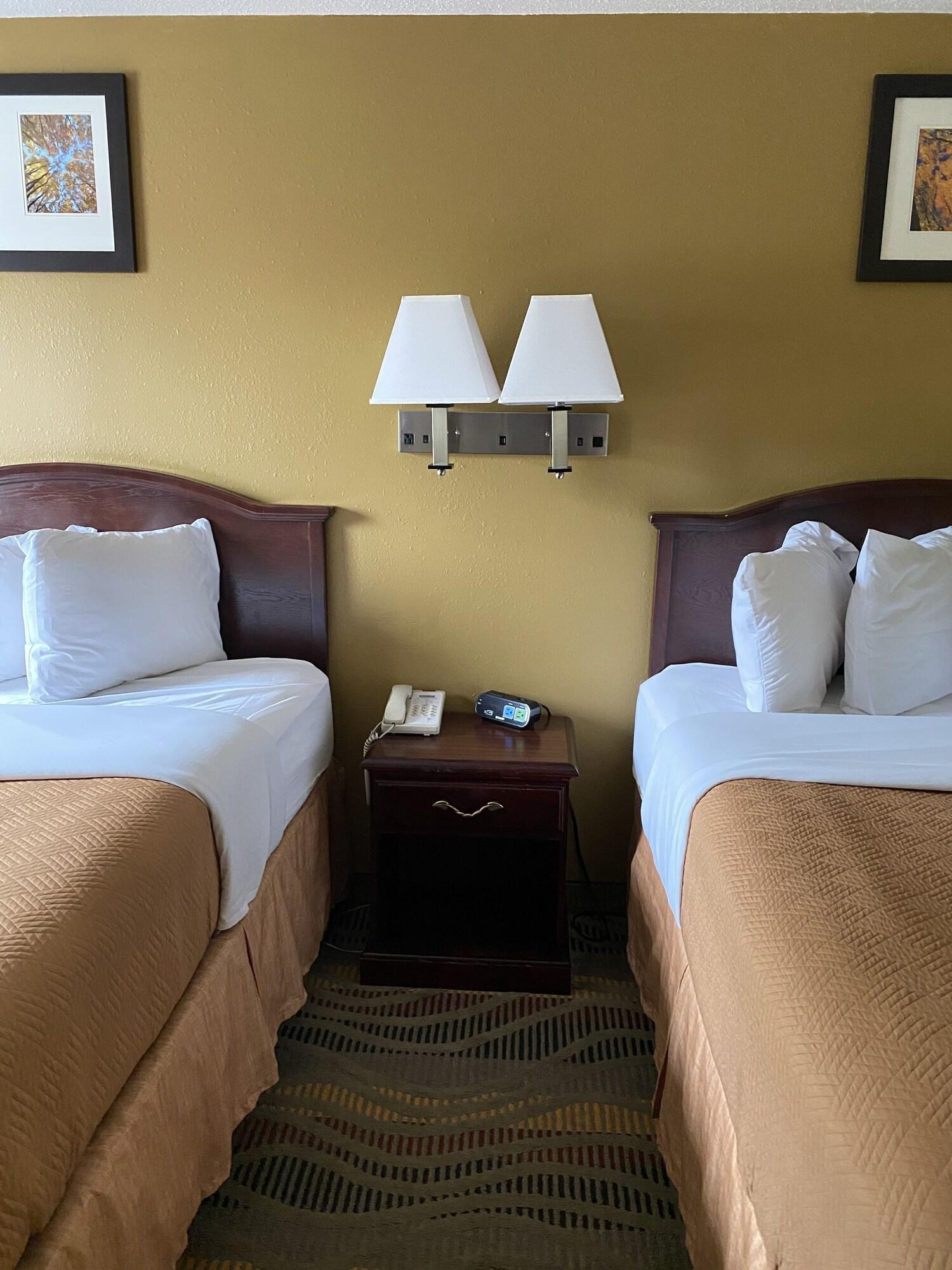 Travelodge By Wyndham La Porte/Michigan City Area Экстерьер фото