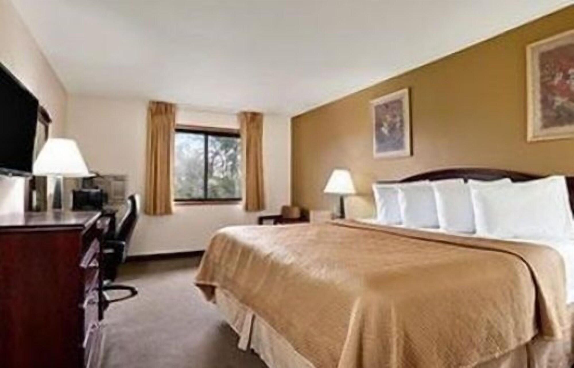 Travelodge By Wyndham La Porte/Michigan City Area Экстерьер фото
