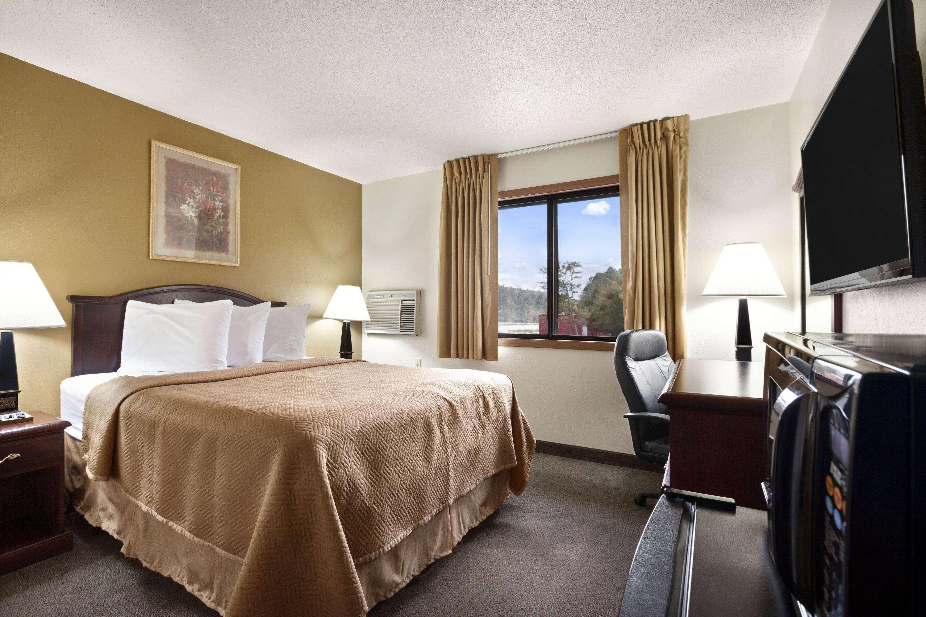 Travelodge By Wyndham La Porte/Michigan City Area Экстерьер фото