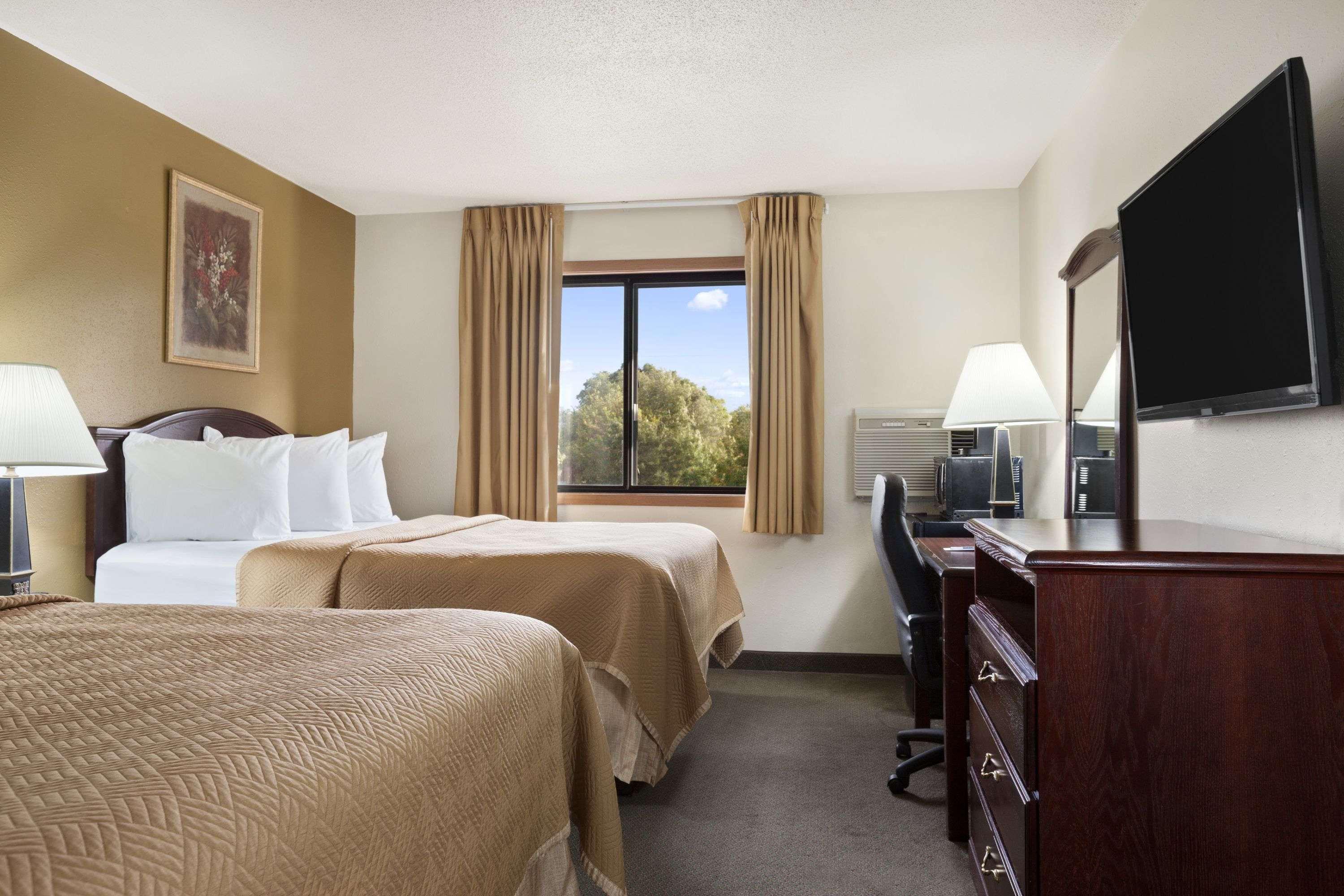 Travelodge By Wyndham La Porte/Michigan City Area Экстерьер фото