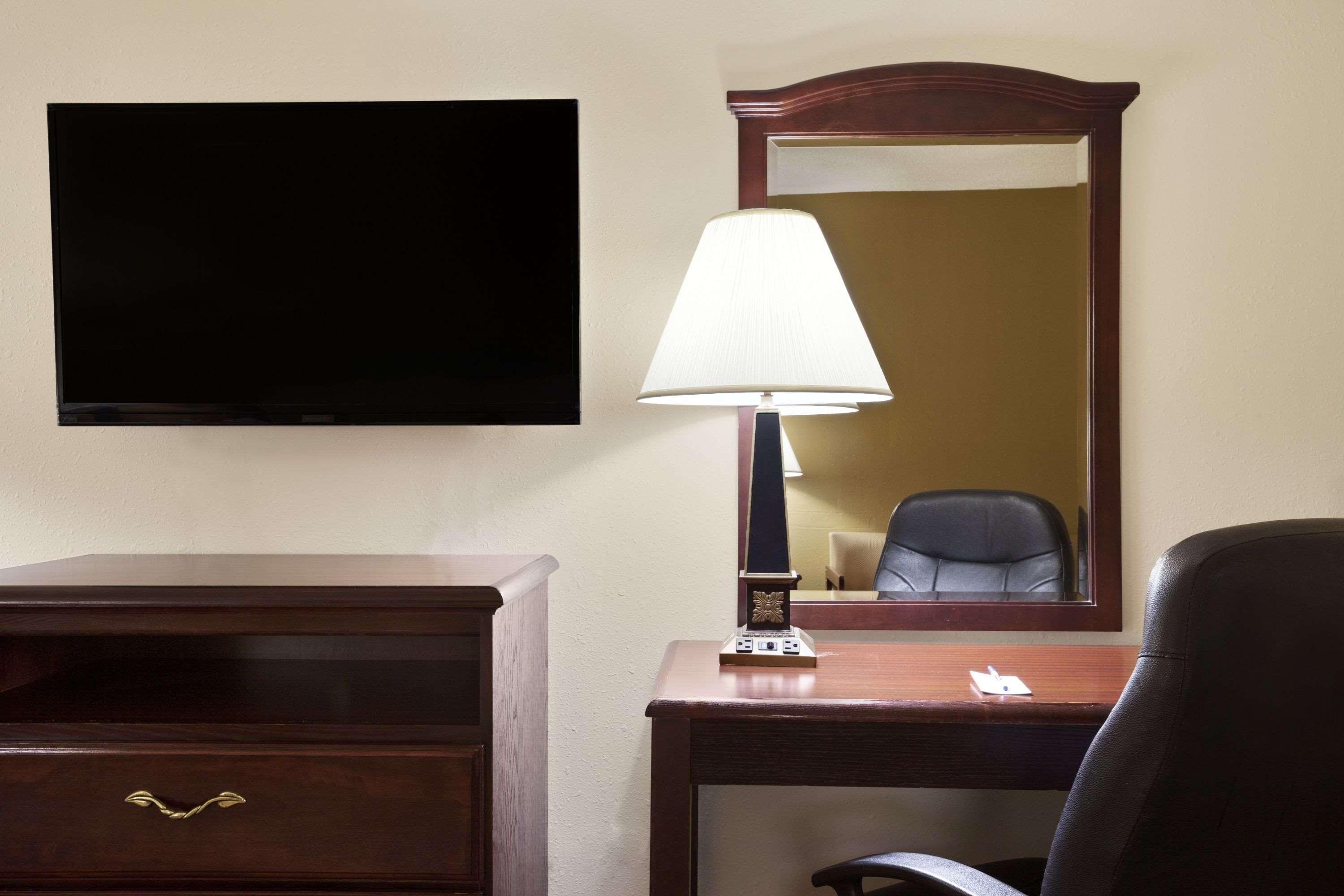 Travelodge By Wyndham La Porte/Michigan City Area Экстерьер фото