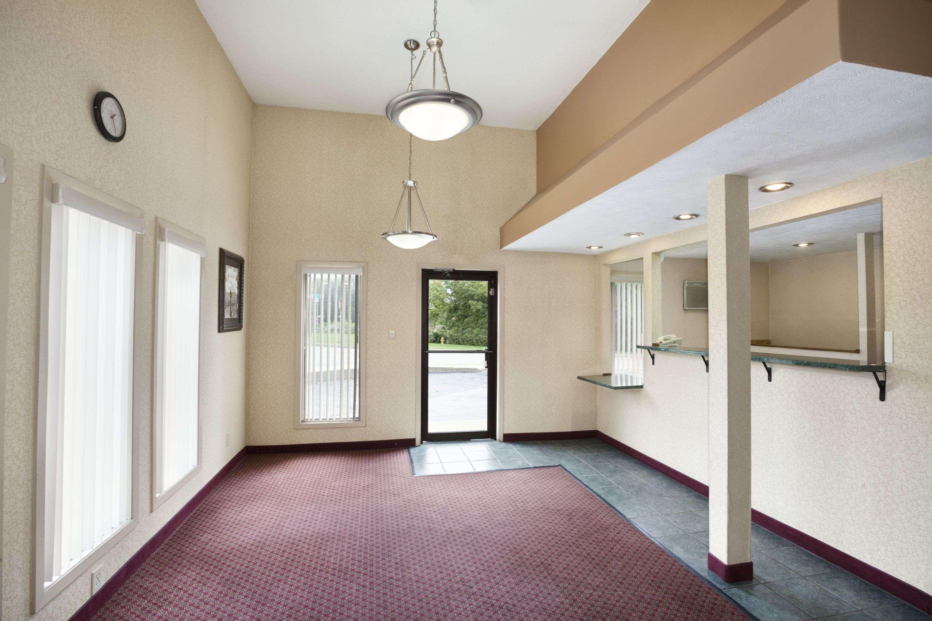 Travelodge By Wyndham La Porte/Michigan City Area Экстерьер фото
