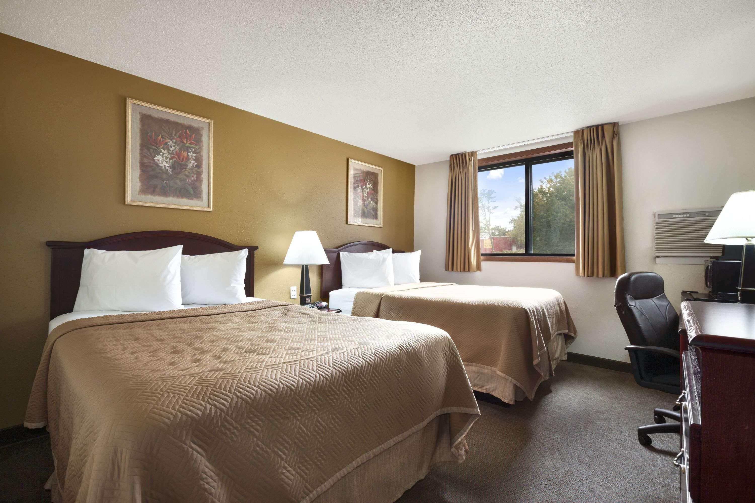Travelodge By Wyndham La Porte/Michigan City Area Экстерьер фото